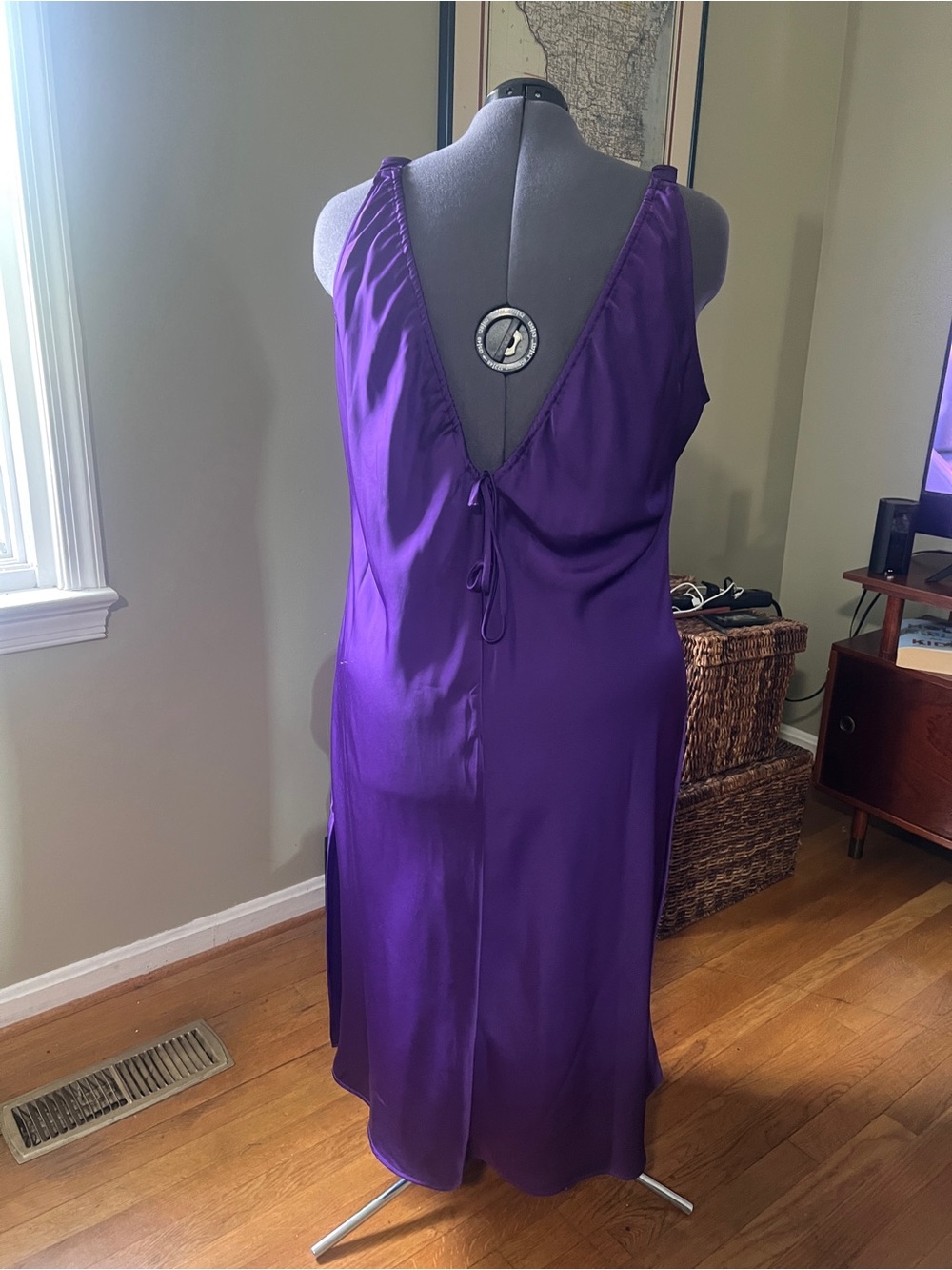 Elegant Purple V-Neck Midi Slip Dress - Picture 2 of 7